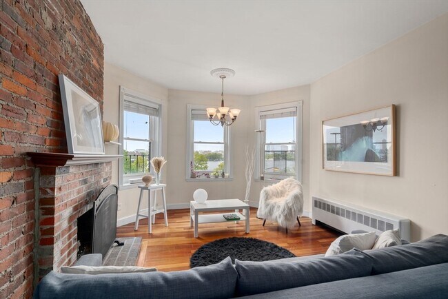 Building Photo - 482 Beacon St
