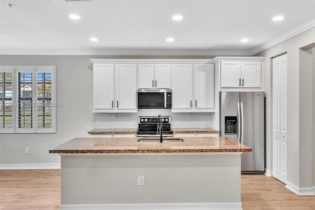 Building Photo - 11541 SW 15th Ave