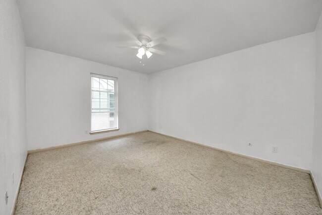 Building Photo - 2800 Jeanetta St