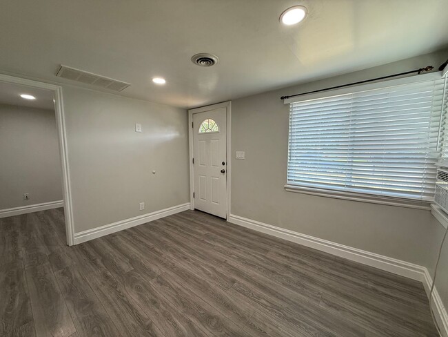Building Photo - Coming Soon! Updated 2-Bedroom Home in Millcreek!