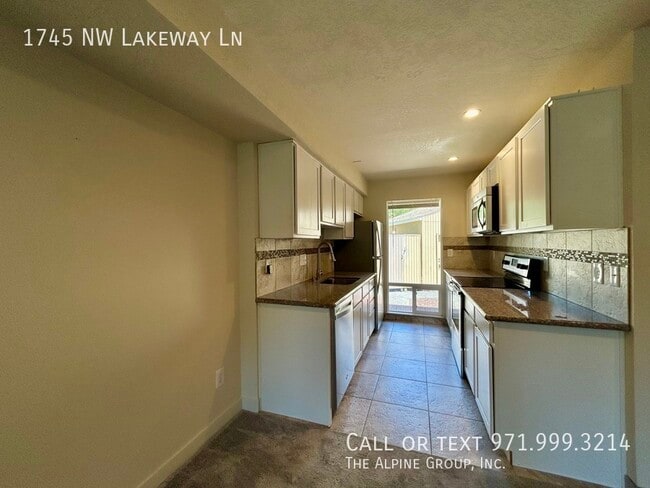 Building Photo - 1745 NW Lakeway Ln