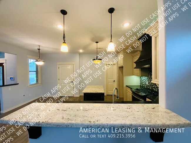 Building Photo - Newly Adjusted Price! Stunning 3-Bedroom H...