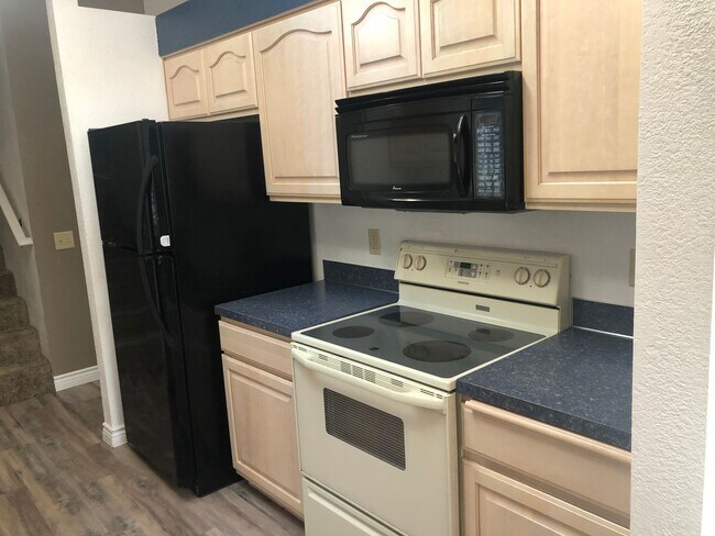 Building Photo - 3 bedroom 2 bathroom house in Thurston hills!