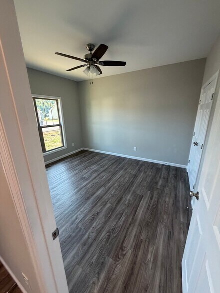 Building Photo - 146 Apache Ln