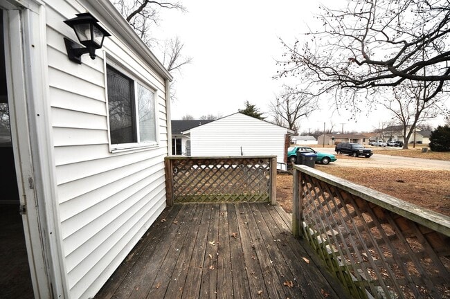 Building Photo - Freshly updated 3 Bedroom Home with a Full...