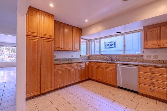 Building Photo - 1523 Valdez Way