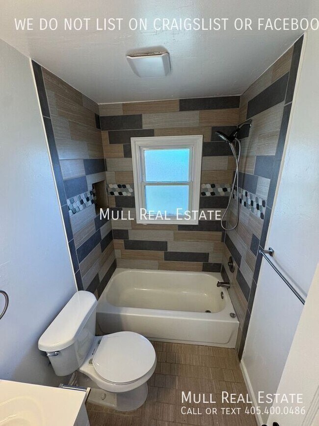 Building Photo - 1801 Oxford Way