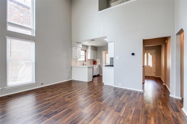 Building Photo - 2036 Country Club Dr