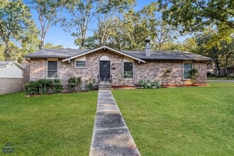 Building Photo - MOVE-IN READY! Great 3 Bed, 2 Bath Home in...