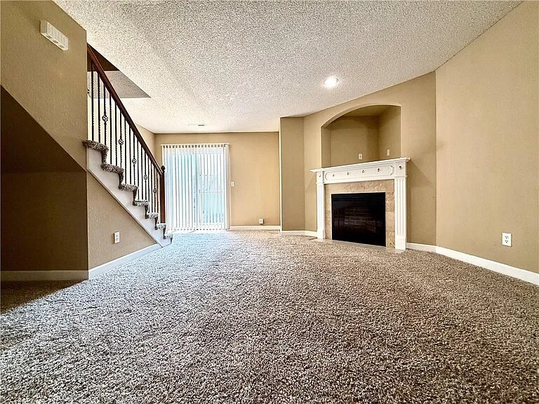 Building Photo - 816 SW Peach Tree Ln