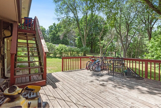 Building Photo - 968 Gershwin Ave N