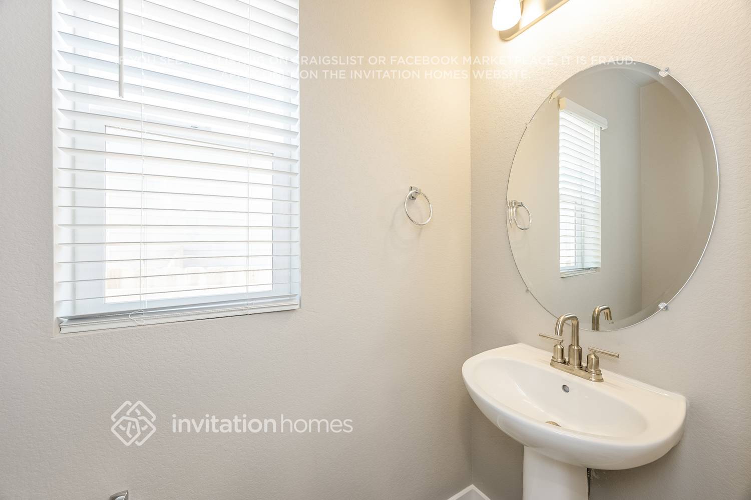 Building Photo - 13563 Arriba Dr