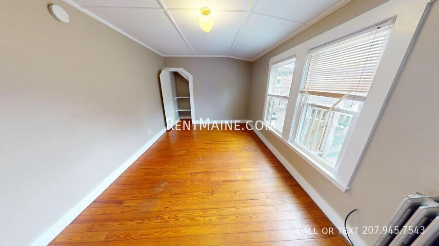 Building Photo - 28 Pleasant St