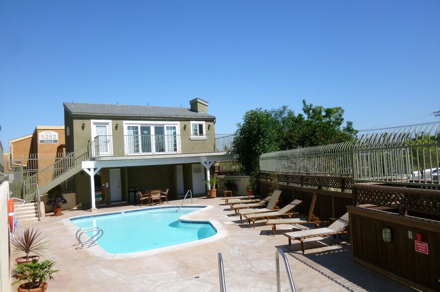 Building Photo - 5404 Balboa Arms Dr