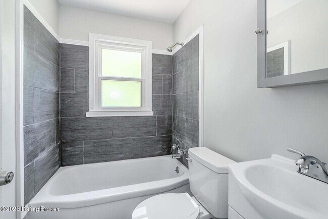 Building Photo - 2637 Olive St