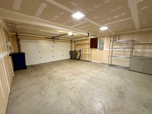 Building Photo - Large 5 Bedroom Home - North of CWU