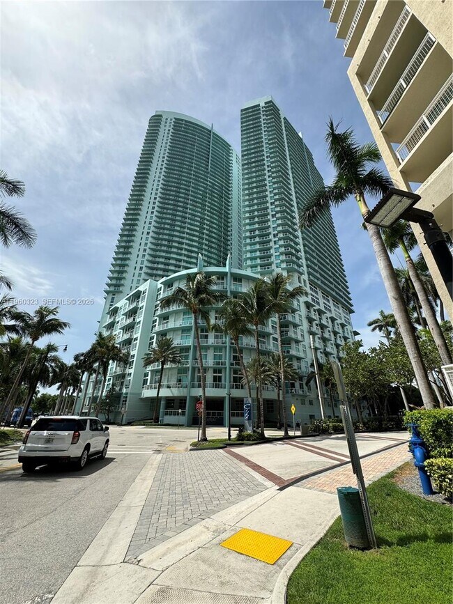 Building Photo - 1900 N Bayshore Dr