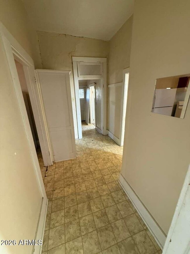 Building Photo - 1014 E 14th St