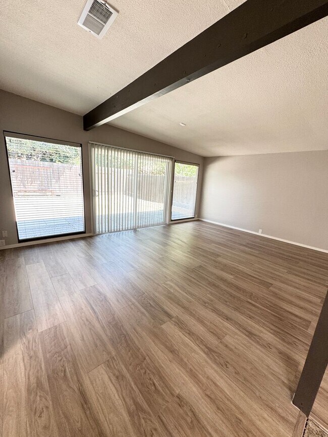 Building Photo - 1503 Brown Dr