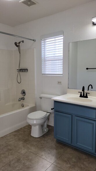 Building Photo - 53214 Savannah Ct