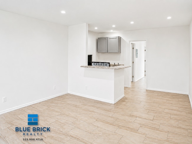 Building Photo - 5942 N Tujunga Ave
