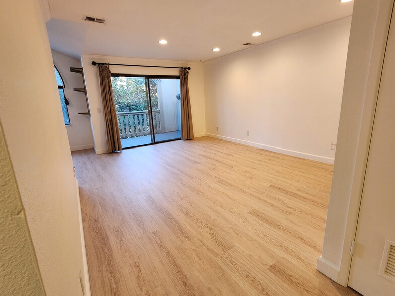 Building Photo - 16991 Sorrel Way