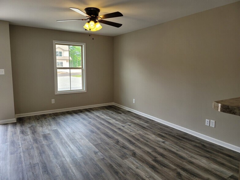 Building Photo - 231B Smithson Lane