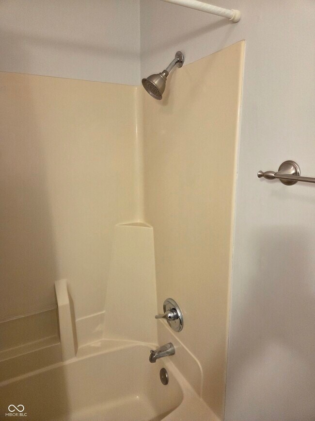 Building Photo - 1012 Grovewood Dr