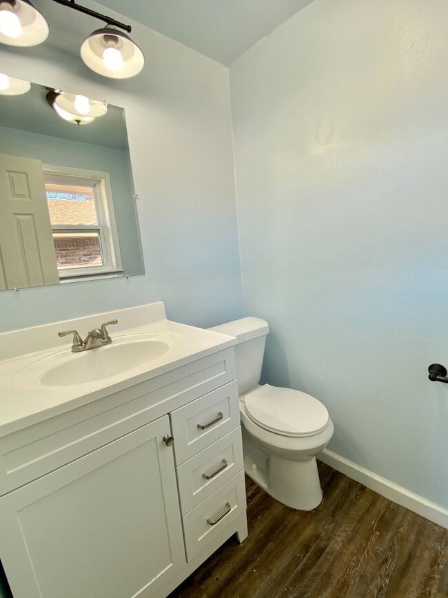 Building Photo - RECENT REMODEL!! 3 Bedroom, 1.5 Bathroom, ...