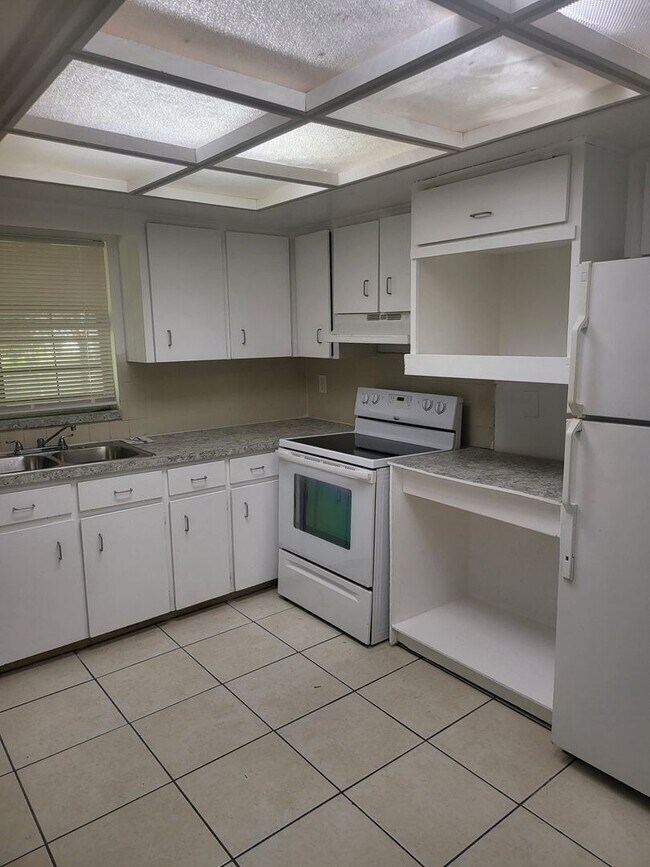 Building Photo - 4741 Pilgrims Way