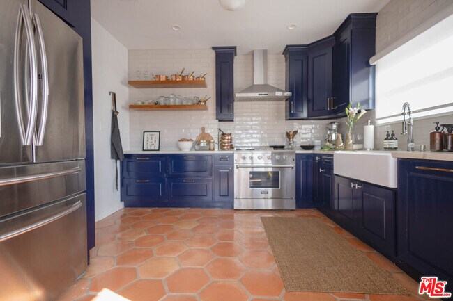 Building Photo - 6101 S Mansfield Ave