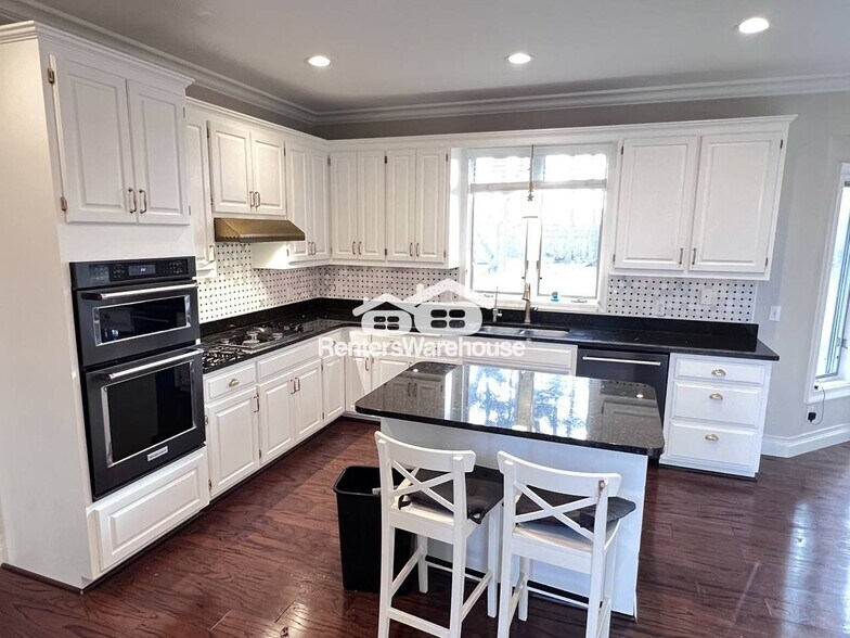 Building Photo - 10171 Bridgewater Ct