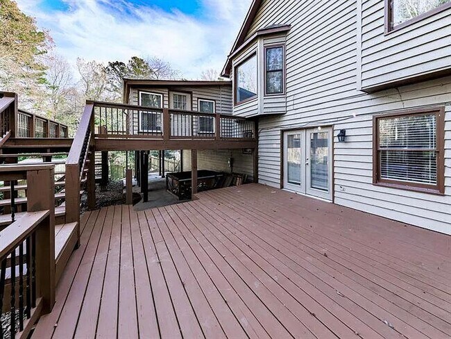 Building Photo - 2189 Chartwell Dr