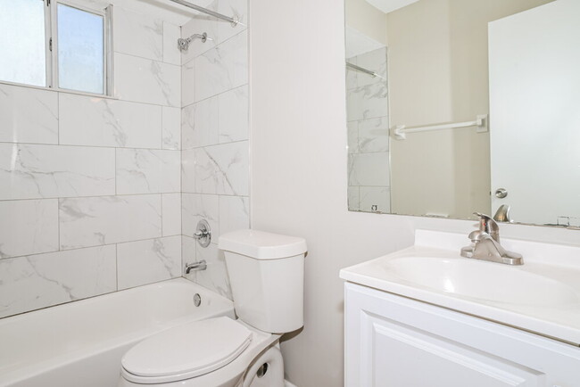 Building Photo - 7811 Aquarius Cir S
