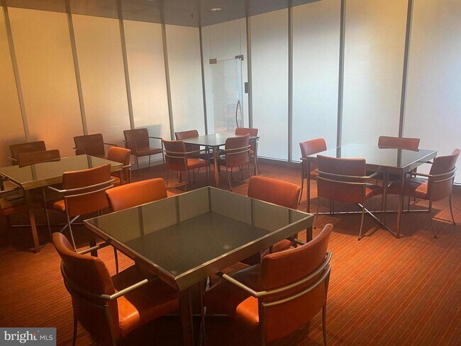 Building Photo - 5750 Bou Ave