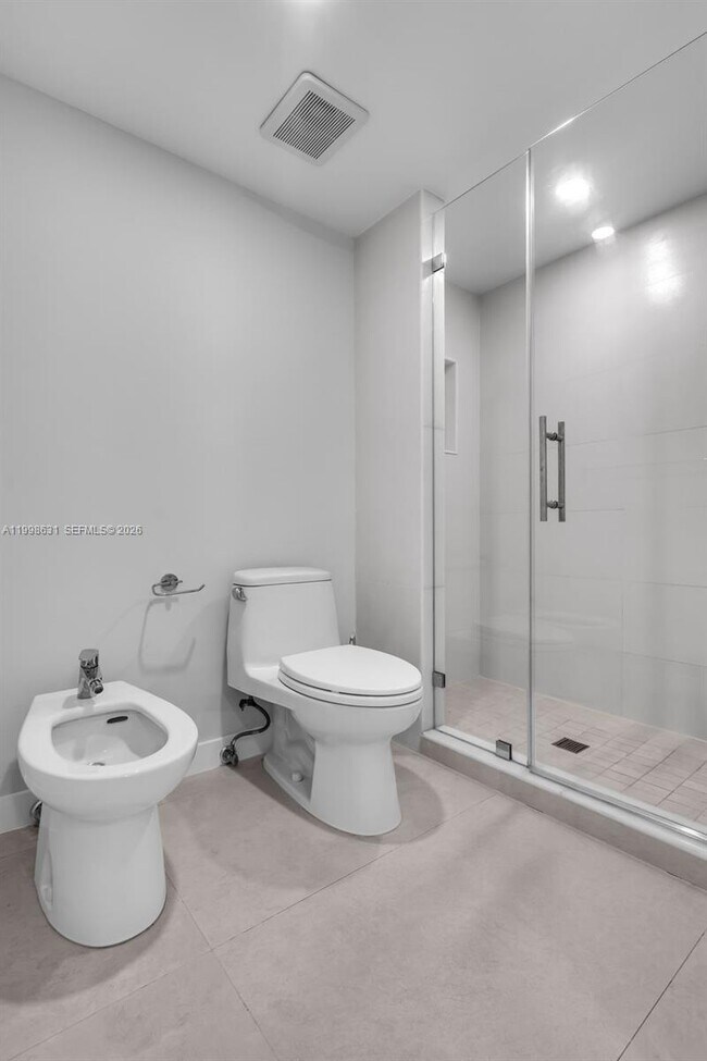 Building Photo - 251 Crandon Blvd