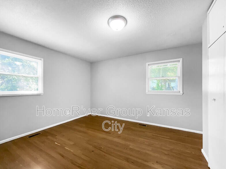 Building Photo - 8724 E 96th St