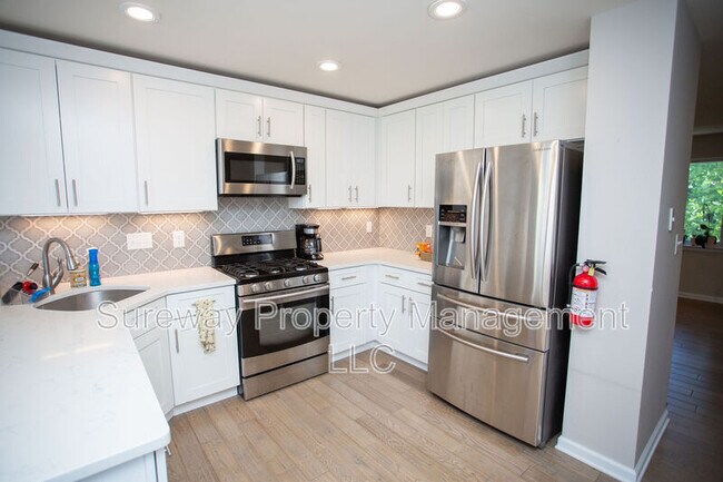 Building Photo - 6 Regency Ct