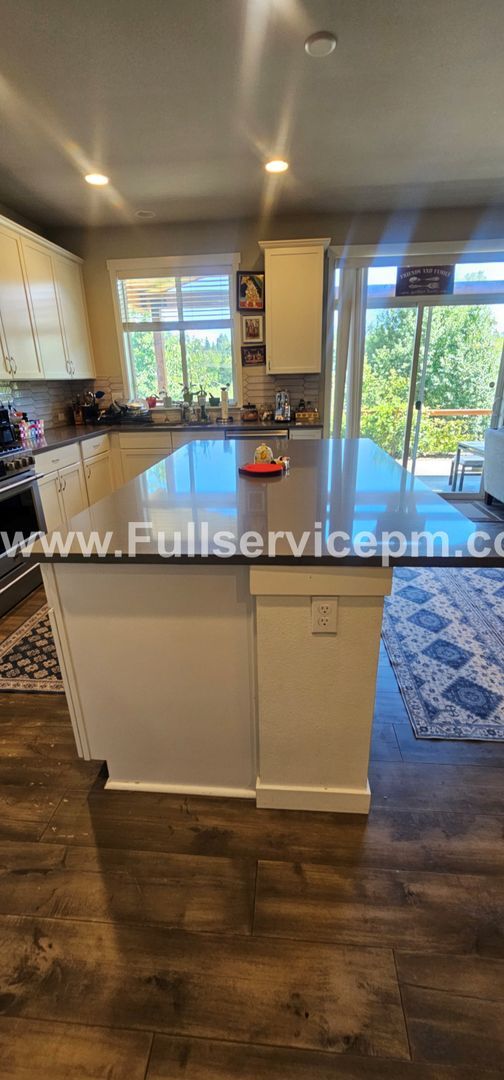 Building Photo - Newer Incredible home with all the amenities!