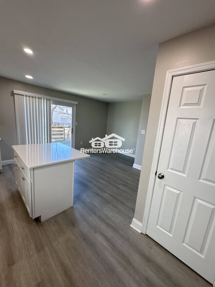 Building Photo - 647 Saltzman Rd