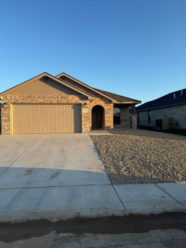 Primary Photo - Brand new construction 3/2/2 CISD