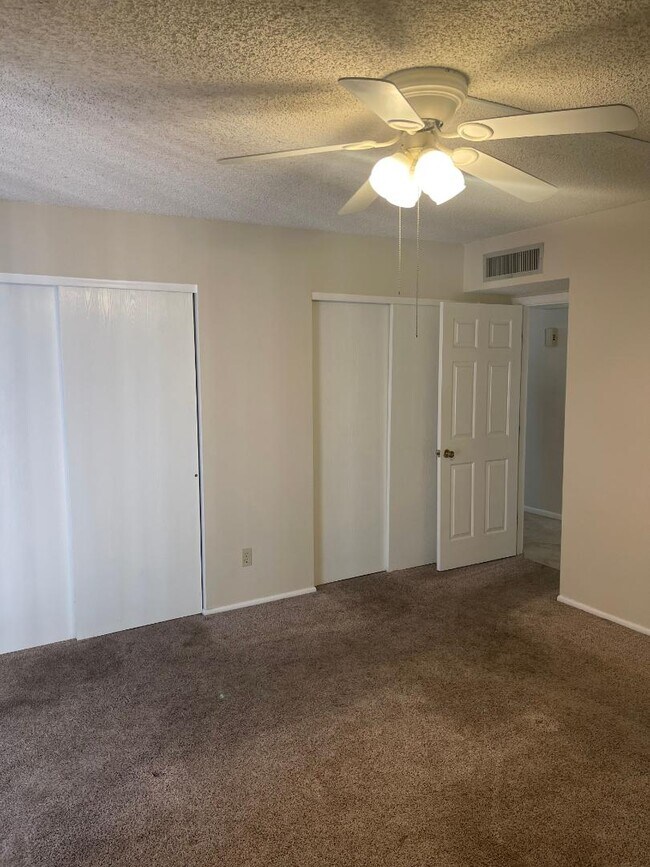Building Photo - 897 S Pantano Pkwy