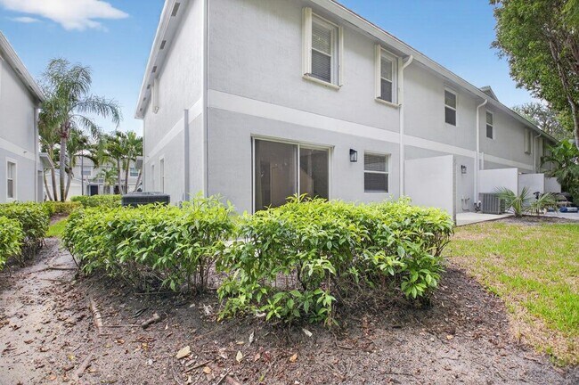 Building Photo - 16206 Sierra Palms Dr
