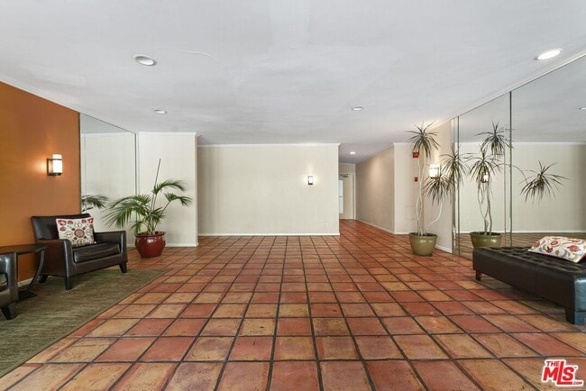 Building Photo - 7270 Hillside Ave