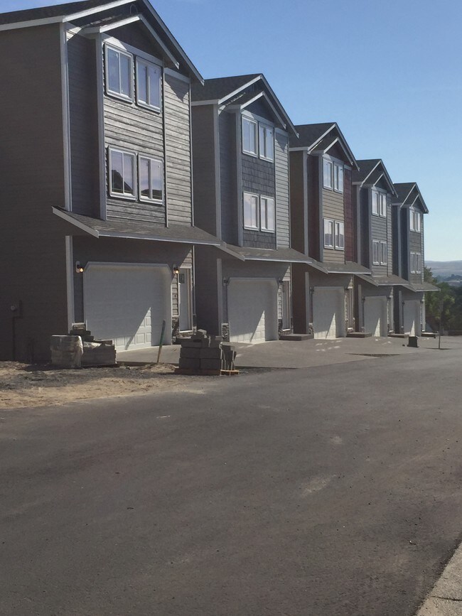 Whispering View Estates 207 E Goodlander Rd Selah WA 98942