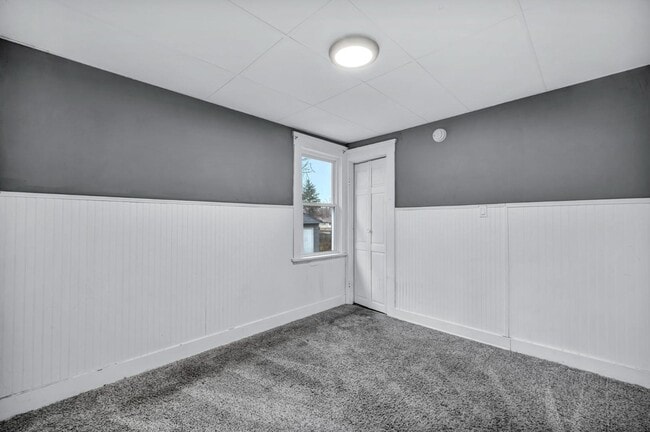 Building Photo - 4730 E 142nd St