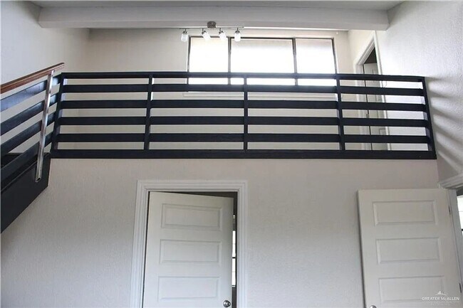 Building Photo - Spacious 3BR House in McAllen