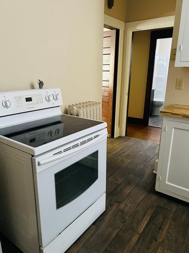 Building Photo - 2224 Iowa St