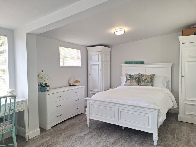 Building Photo - Efficiency Mainland New Smyrna Beach