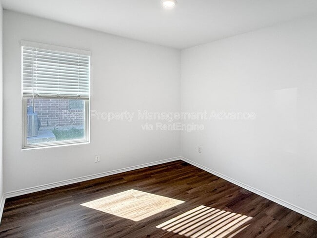 Building Photo - 1512 Deerchase Dr